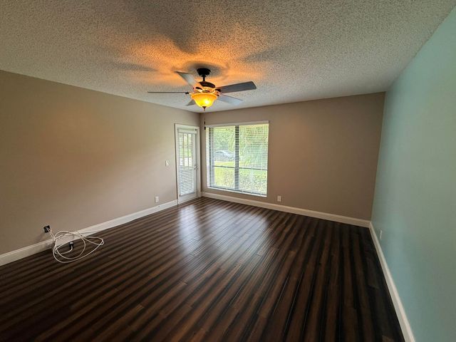 24 LEXINGTON Lane W A, Palm Beach Gardens, FL 33418