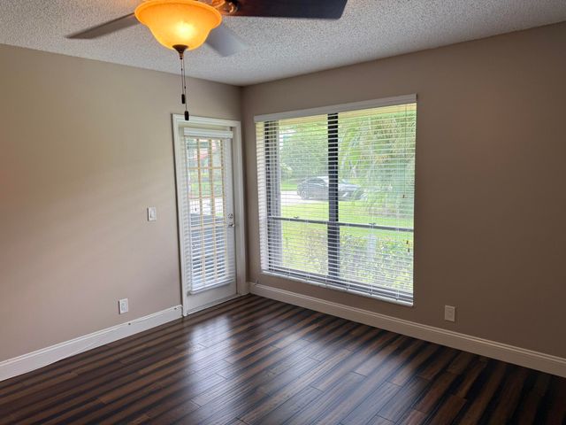 24 LEXINGTON Lane W A, Palm Beach Gardens, FL 33418