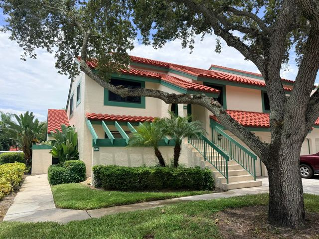 24 LEXINGTON Lane W A, Palm Beach Gardens, FL 33418