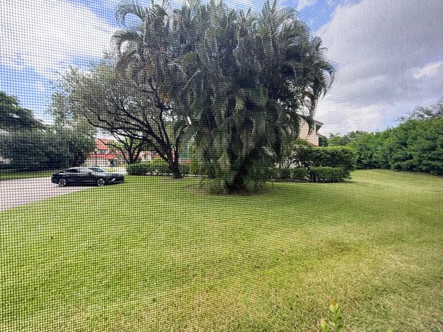 24 LEXINGTON Lane W A, Palm Beach Gardens, FL 33418