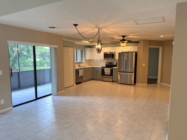 24 LEXINGTON Lane W A, Palm Beach Gardens, FL 33418