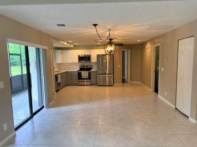 24 LEXINGTON Lane W A, Palm Beach Gardens, FL 33418
