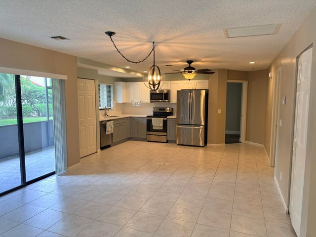 24 LEXINGTON Lane W A, Palm Beach Gardens, FL 33418