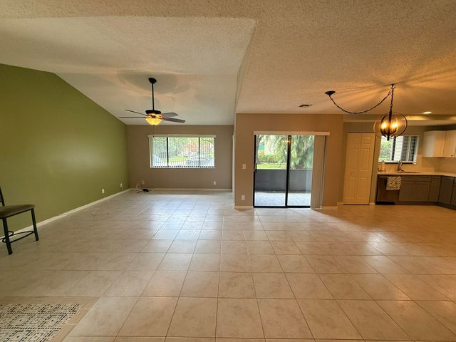 24 LEXINGTON Lane W A, Palm Beach Gardens, FL 33418