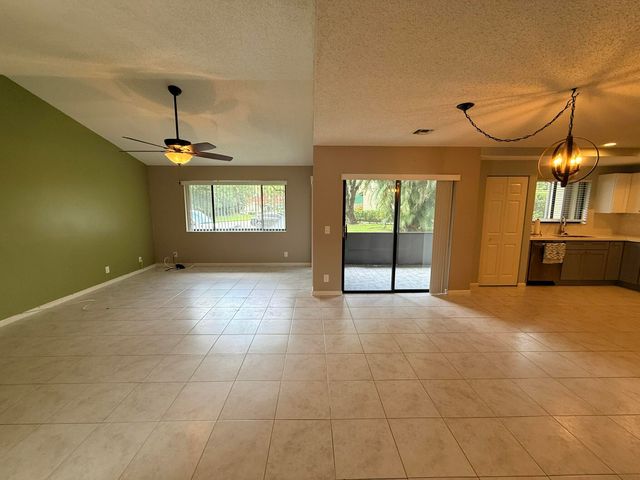 24 LEXINGTON Lane W A, Palm Beach Gardens, FL 33418