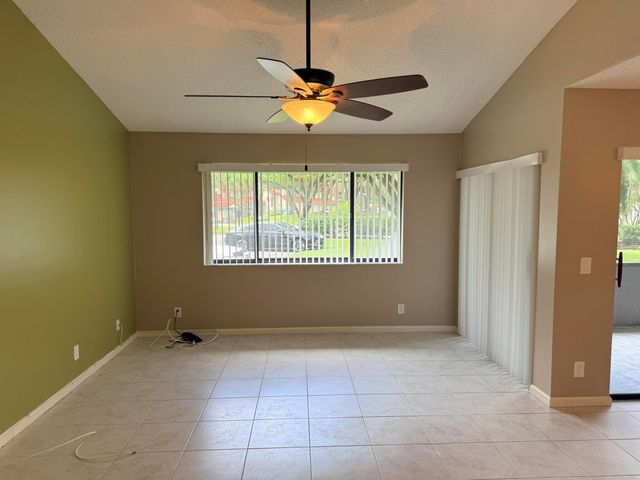 24 LEXINGTON Lane W A, Palm Beach Gardens, FL 33418