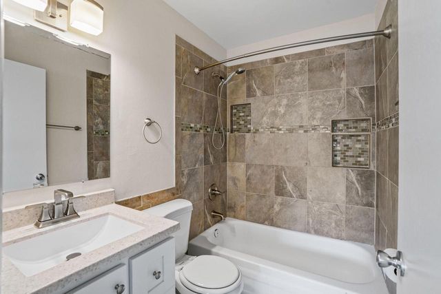 4226 S Pennsylvania AVENUE, Saint Francis, WI 53235