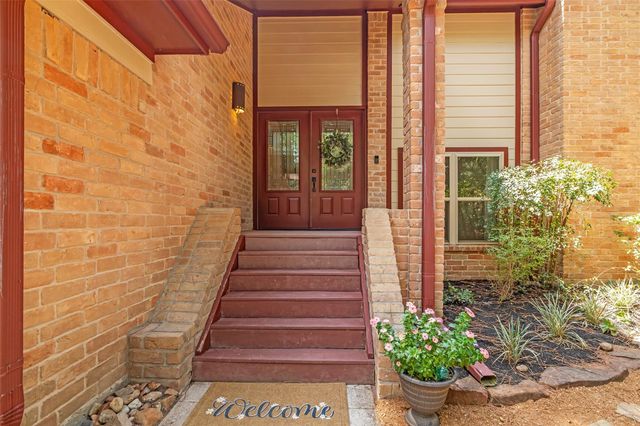 29 Pinewood Forest Court, The Woodlands, TX 77381