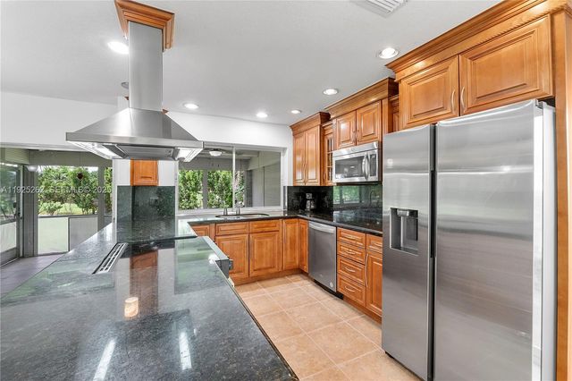 5667 N Cameo Dr N, Boca Raton, FL 33433