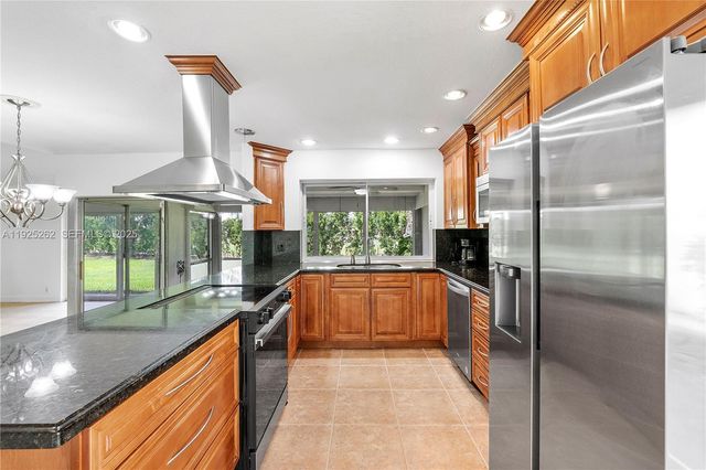 5667 N Cameo Dr N, Boca Raton, FL 33433