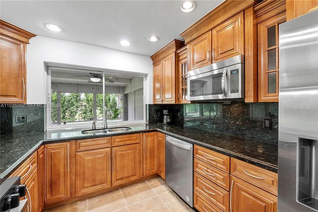 5667 N Cameo Dr N, Boca Raton, FL 33433