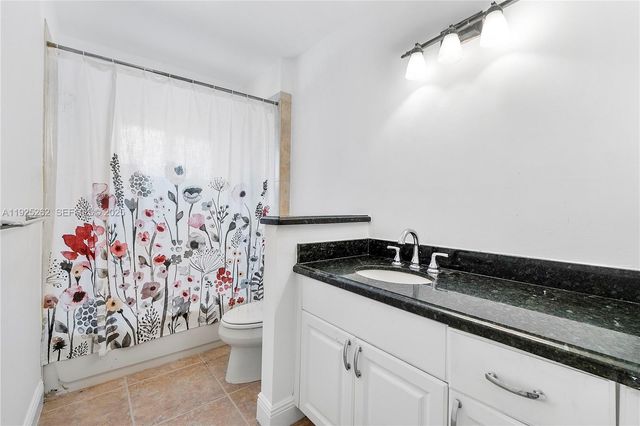 5667 N Cameo Dr N, Boca Raton, FL 33433