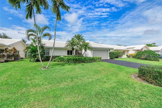 5667 N Cameo Dr N, Boca Raton, FL 33433