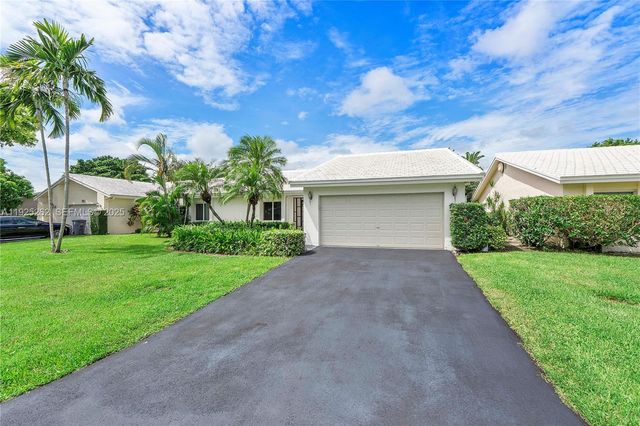 5667 N Cameo Dr N, Boca Raton, FL 33433