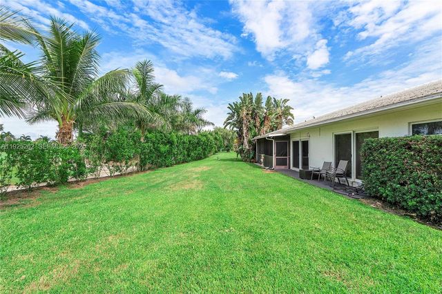 5667 N Cameo Dr N, Boca Raton, FL 33433