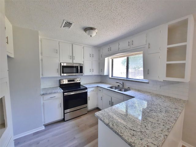 6804 Echo Hill Drive, Watauga, TX 76148