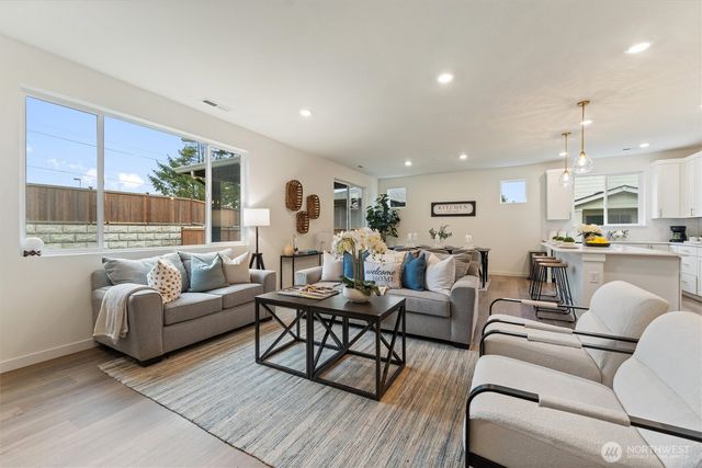 28015 40th Place S, Auburn, WA 98001