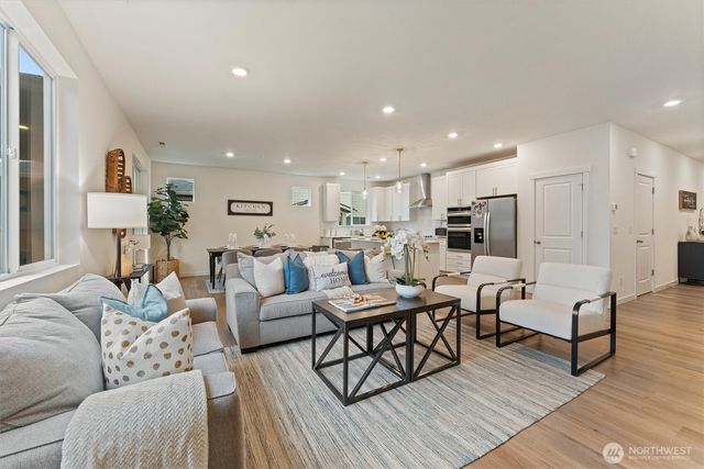 28015 40th Place S, Auburn, WA 98001