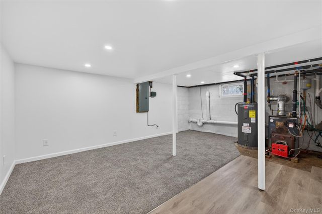 47 Weeks Road, North Babylon, NY 11703