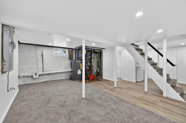 47 Weeks Road, North Babylon, NY 11703