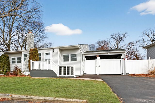 47 Weeks Road, North Babylon, NY 11703