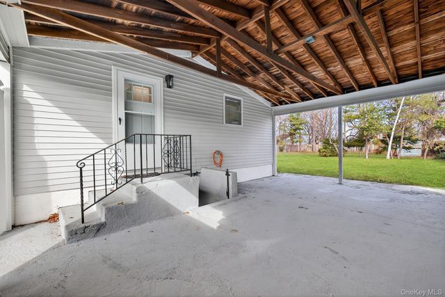 47 Weeks Road, North Babylon, NY 11703