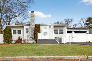 47 Weeks Road, North Babylon, NY 11703