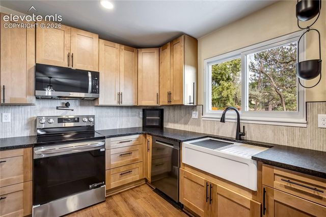 609 Crestridge Avenue, Colorado Springs, CO 80906