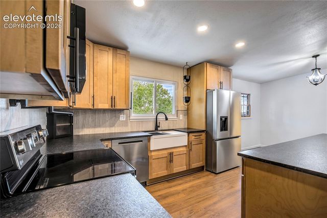 609 Crestridge Avenue, Colorado Springs, CO 80906