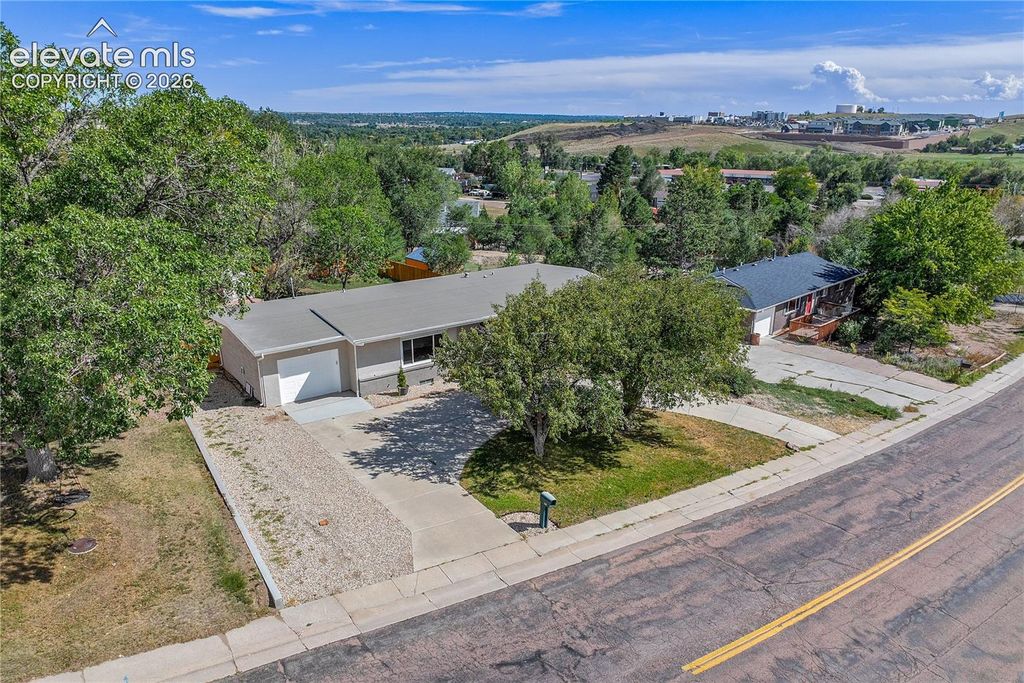 609 Crestridge Avenue, Colorado Springs, CO 80906 — photo 2