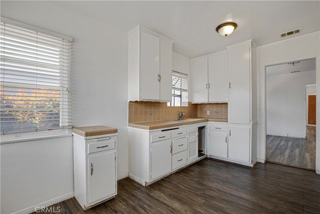 1936 20th, Santa Monica, CA 90404