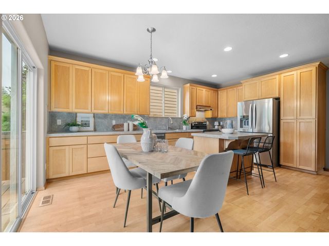 21936 Ne COUCH St, Gresham, OR 97030