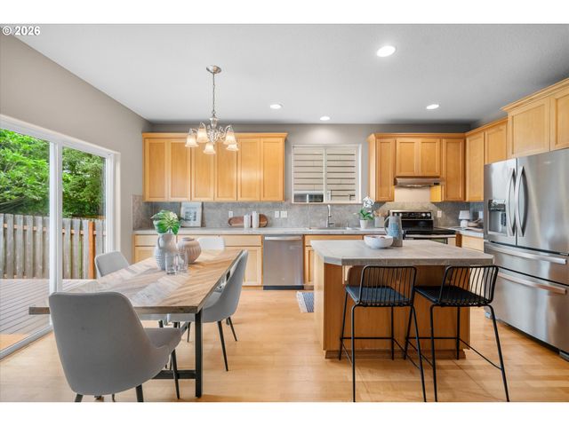 21936 Ne COUCH St, Gresham, OR 97030