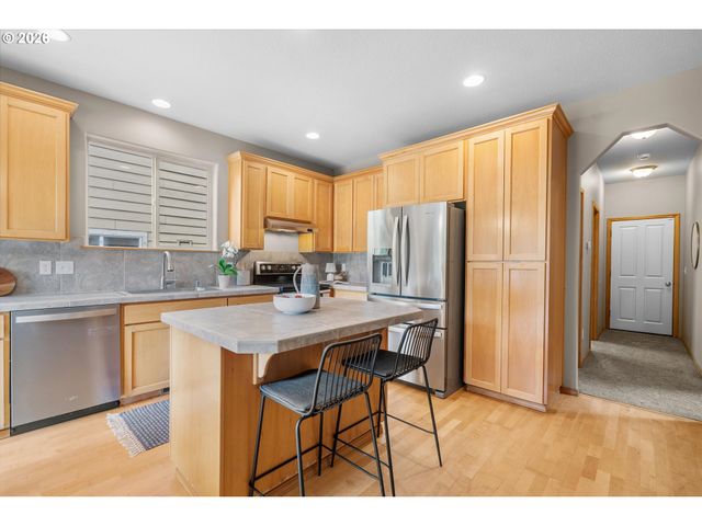 21936 Ne COUCH St, Gresham, OR 97030