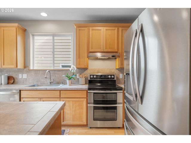 21936 Ne COUCH St, Gresham, OR 97030