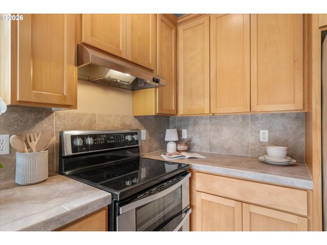 21936 Ne COUCH St, Gresham, OR 97030