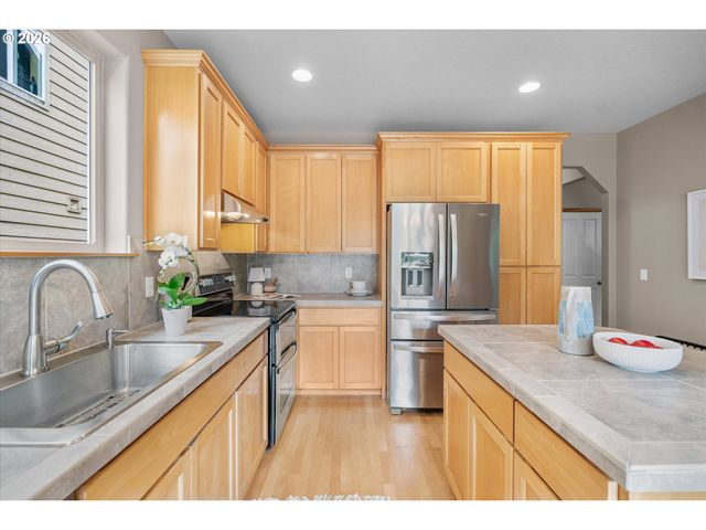 21936 Ne COUCH St, Gresham, OR 97030