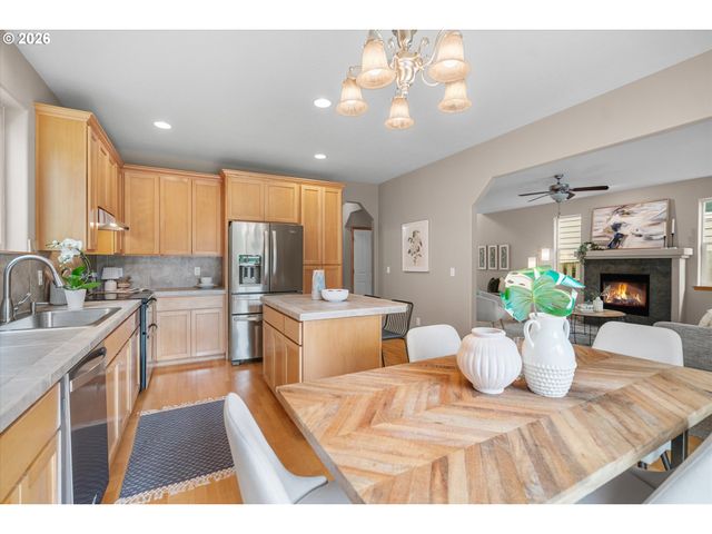 21936 Ne COUCH St, Gresham, OR 97030