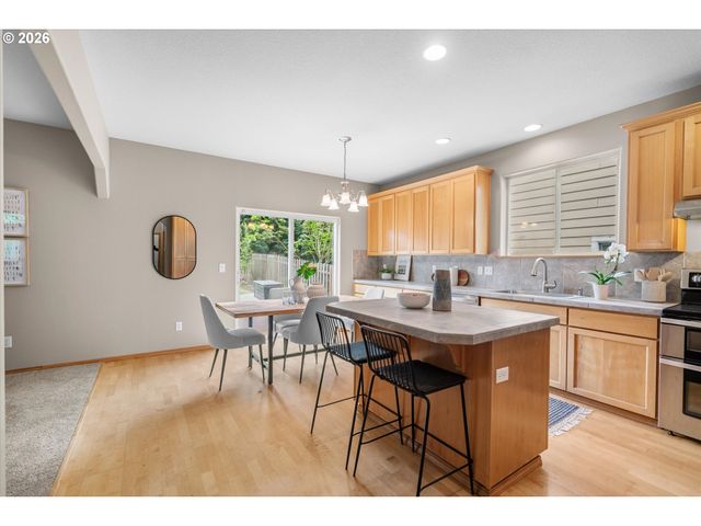 21936 Ne COUCH St, Gresham, OR 97030