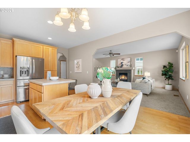 21936 Ne COUCH St, Gresham, OR 97030