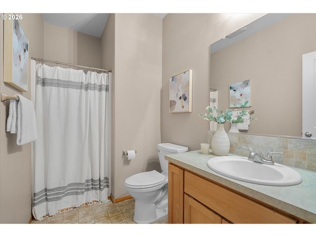 21936 Ne COUCH St, Gresham, OR 97030