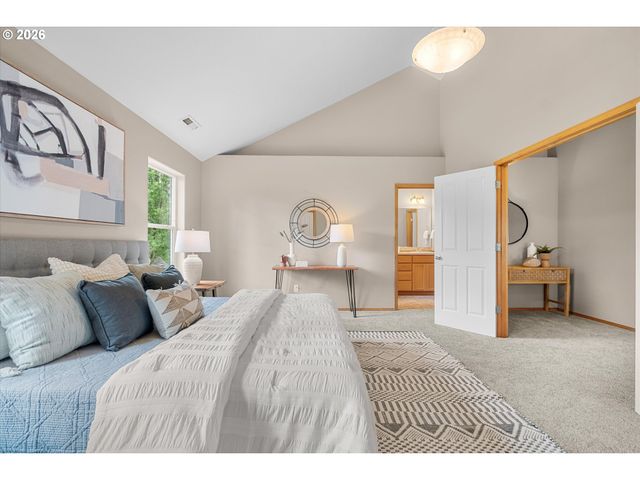 21936 Ne COUCH St, Gresham, OR 97030