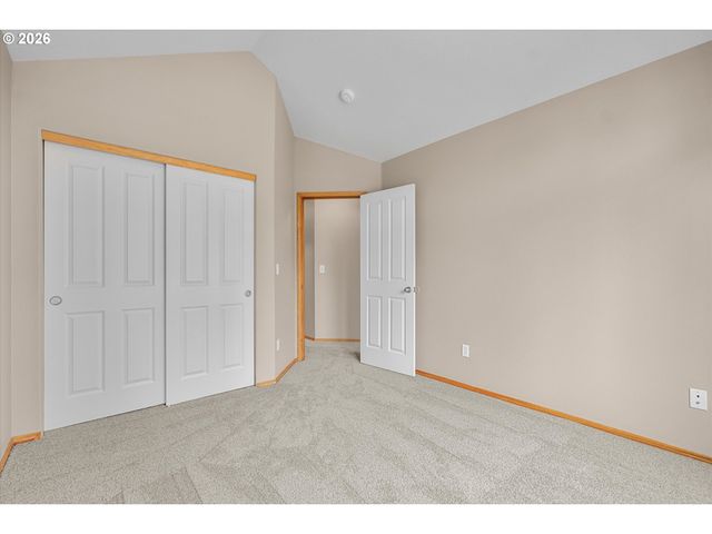21936 Ne COUCH St, Gresham, OR 97030