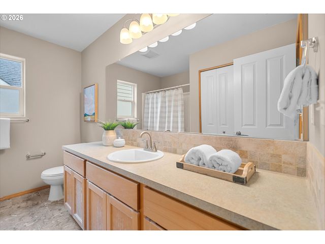 21936 Ne COUCH St, Gresham, OR 97030