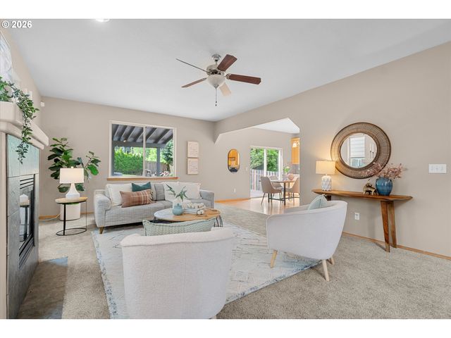 21936 Ne COUCH St, Gresham, OR 97030