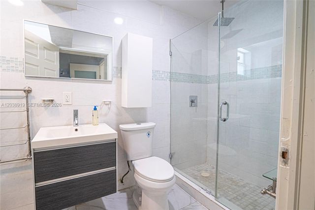 16990 NE 5th Court 1, North Miami Beach, FL 33162