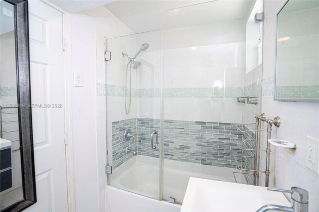 16990 NE 5th Court 1, North Miami Beach, FL 33162