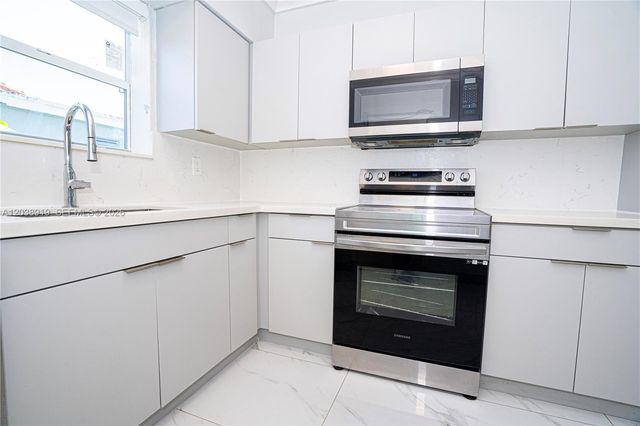 16990 NE 5th Court 1, North Miami Beach, FL 33162