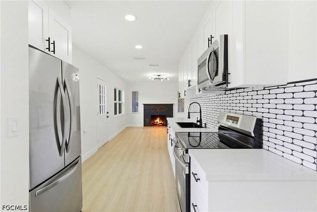 363 New York DR, Fort Myers, FL 33905