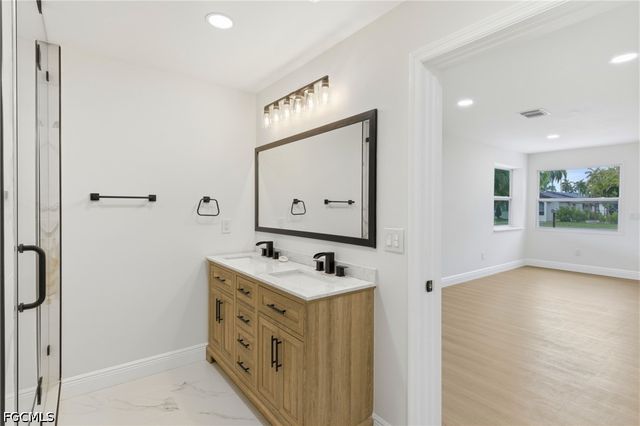 363 New York DR, Fort Myers, FL 33905